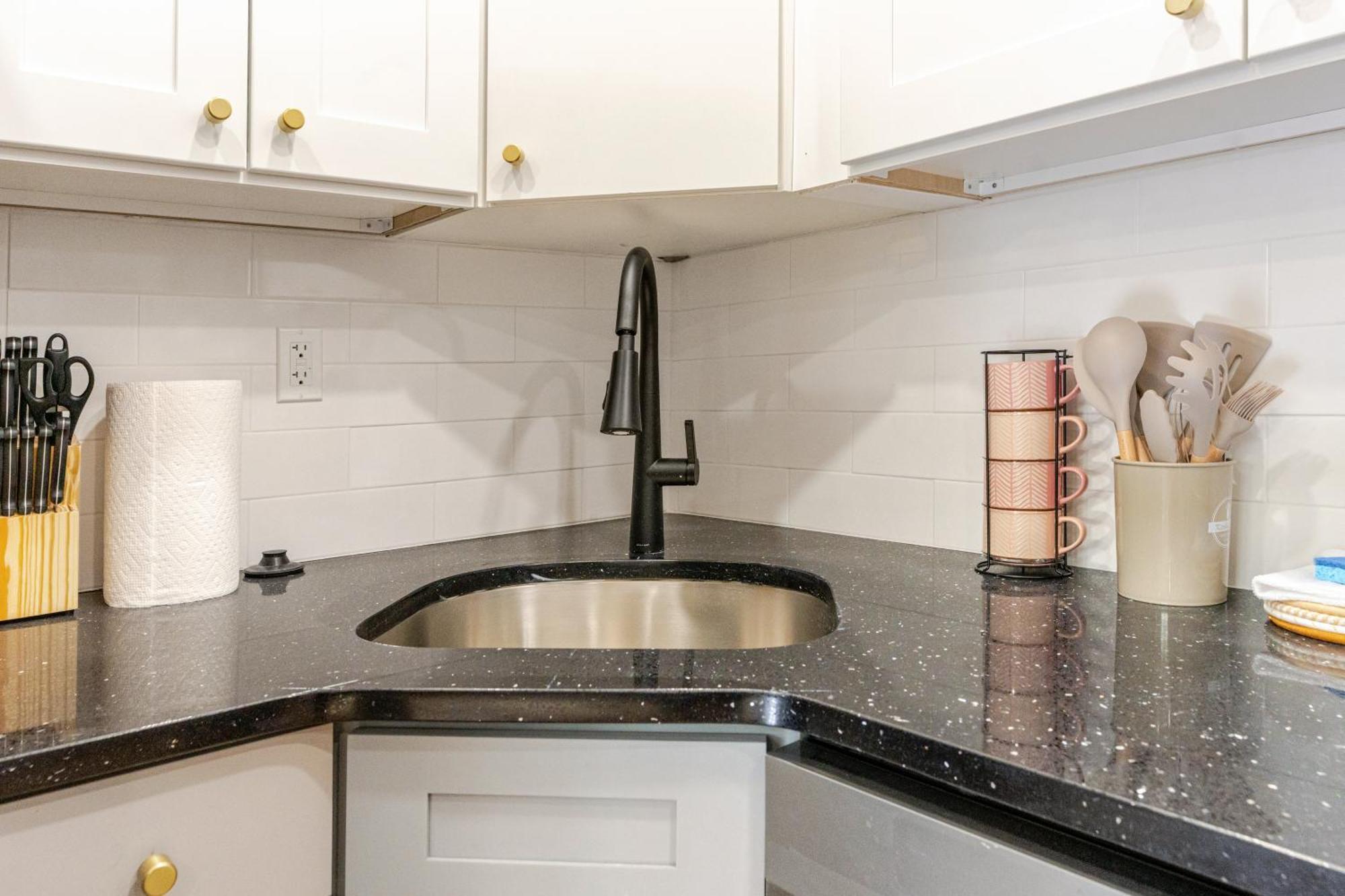 Cozy In Prime Location - Trendy Fishtown, Subway & Center City! *